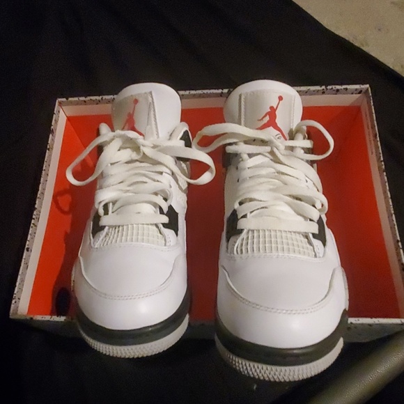 Jordan 4 white cement - Picture 2 of 4